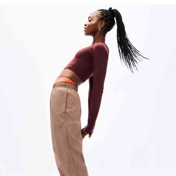 Athleta Momentum Flex Crop Top in Size Small - Picture 3 of 10